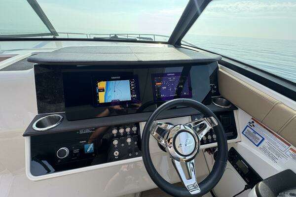Sea Ray 320 Sundancer Yacht For Sale