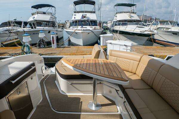 Sea Ray 320 Sundancer Yacht For Sale