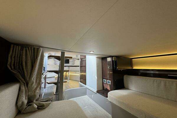 Sea Ray 320 Sundancer Yacht For Sale