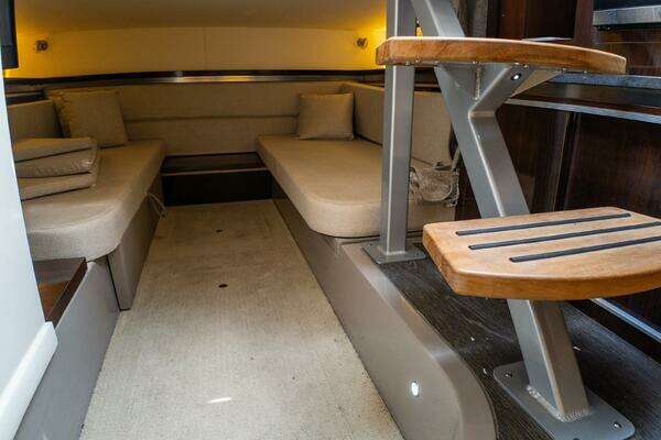 Sea Ray 320 Sundancer Yacht For Sale