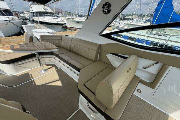 Sea Ray 320 Sundancer Yacht For Sale