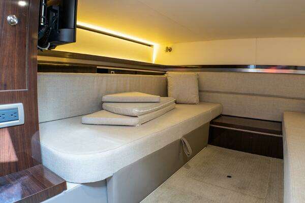Sea Ray 320 Sundancer Yacht For Sale
