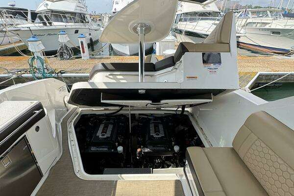 Sea Ray 320 Sundancer Yacht For Sale