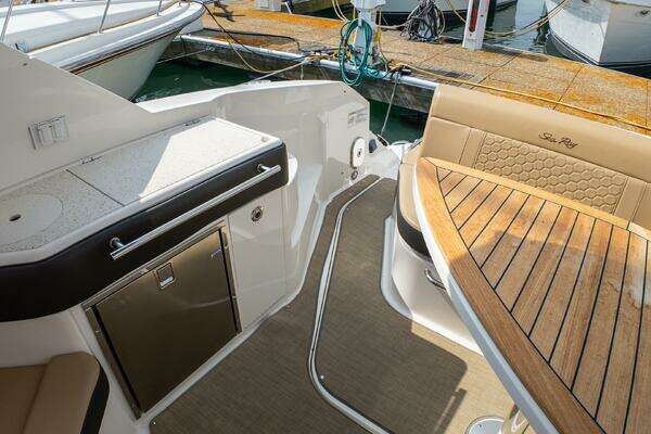 Sea Ray 320 Sundancer Yacht For Sale