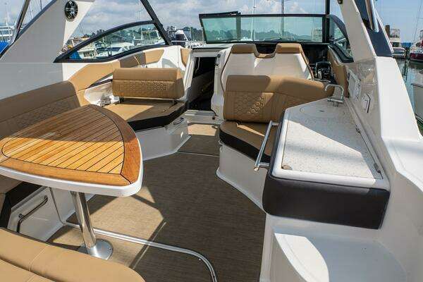 Sea Ray 320 Sundancer Yacht For Sale