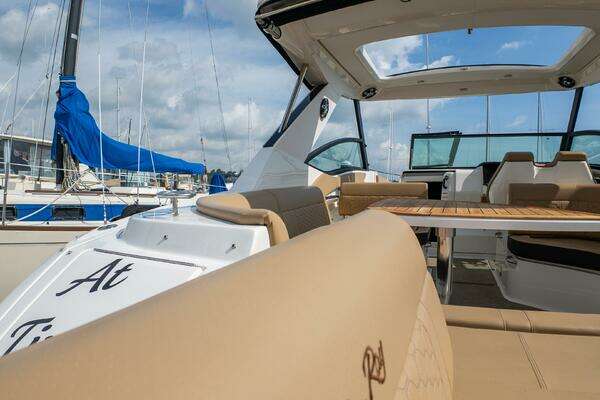 Sea Ray 320 Sundancer Yacht For Sale