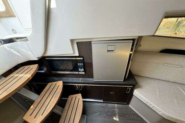 Sea Ray 320 Sundancer Yacht For Sale