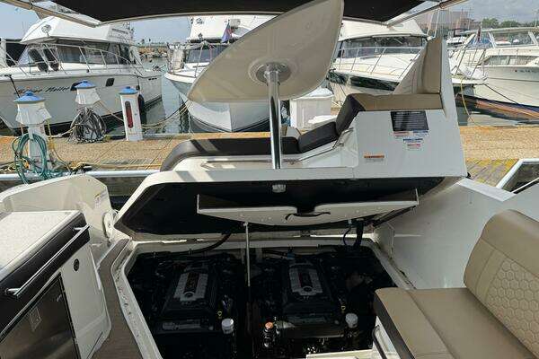 Sea Ray 320 Sundancer Yacht For Sale