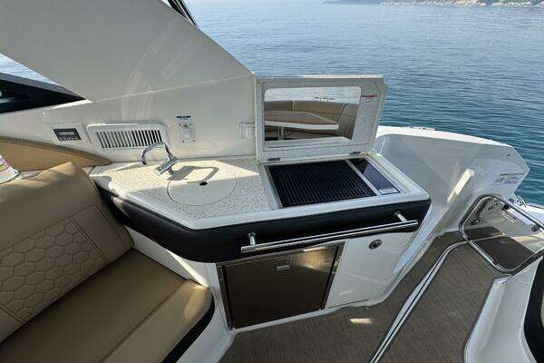 Sea Ray 320 Sundancer Yacht For Sale