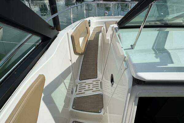 Sea Ray 320 Sundancer Yacht For Sale