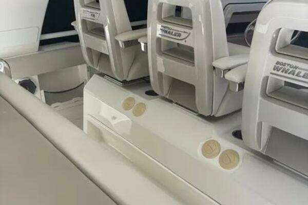 Boston Whaler 420 Outrage Yacht For Sale