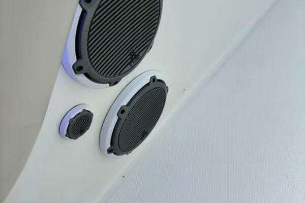 Boston Whaler 420 Outrage Yacht For Sale
