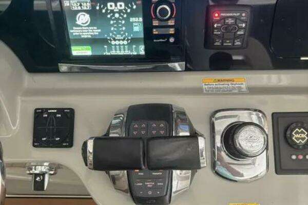 Boston Whaler 420 Outrage Yacht For Sale