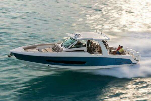 Boston Whaler 420 Outrage Yacht For Sale