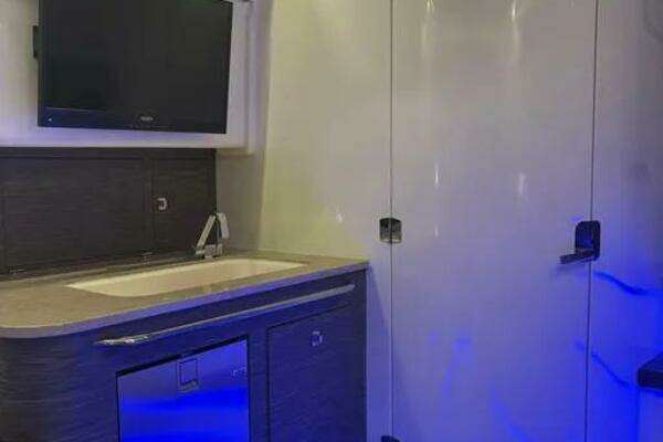 Boston Whaler 420 Outrage Yacht For Sale