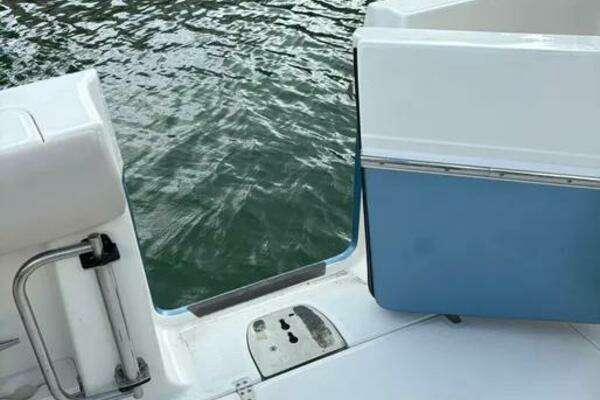 Boston Whaler 420 Outrage Yacht For Sale