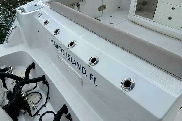 Boston Whaler 420 Outrage Yacht For Sale