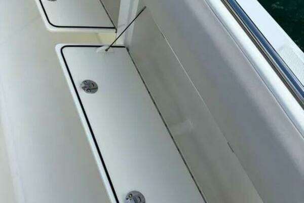 Boston Whaler 420 Outrage Yacht For Sale