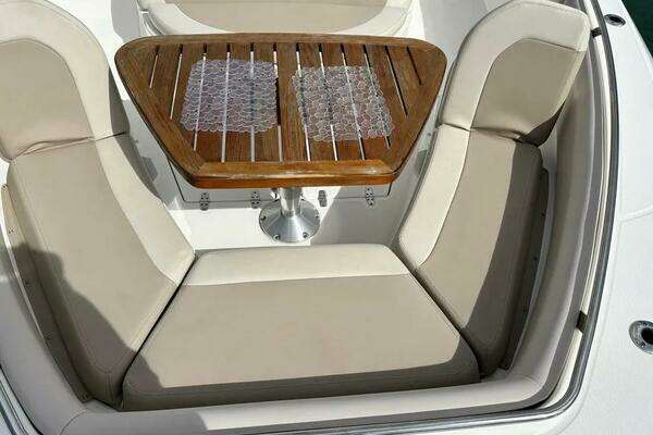 Boston Whaler 420 Outrage Yacht For Sale