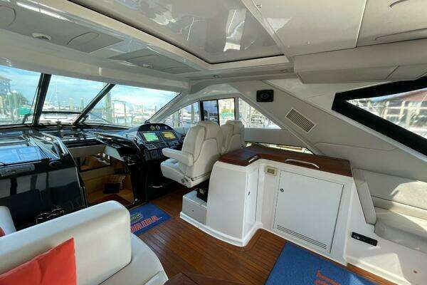 Photo of the 2009 Regal 5260 Sport Coupe "Navygator"