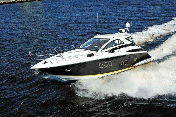 Photo of the 2009 Regal 5260 Sport Coupe "Navygator"