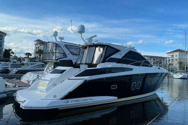 Photo of the 2009 Regal 5260 Sport Coupe "Navygator"