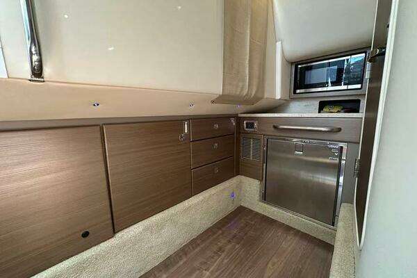 Formula 350 Crossover Bowrider Yacht For Sale