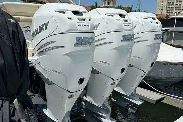 Formula 350 Crossover Bowrider Yacht For Sale
