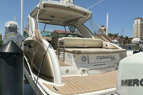 Formula 350 Crossover Bowrider Yacht For Sale