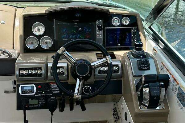 Formula 350 Crossover Bowrider Yacht For Sale