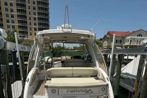 Formula 350 Crossover Bowrider Yacht For Sale