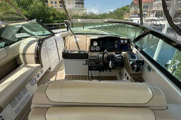 Formula 350 Crossover Bowrider Yacht For Sale