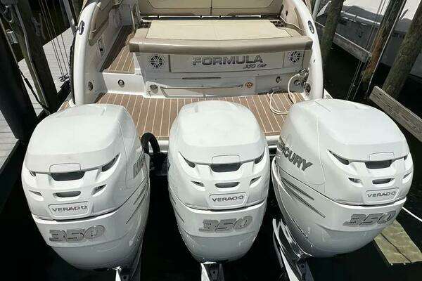 Formula 350 Crossover Bowrider Yacht For Sale