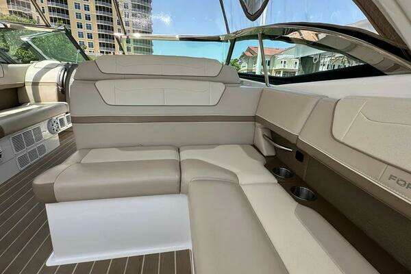 Formula 350 Crossover Bowrider Yacht For Sale