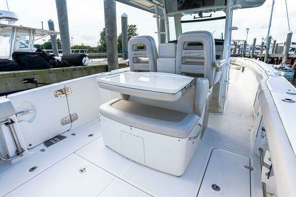 Boston Whaler 330 Outrage Yacht For Sale