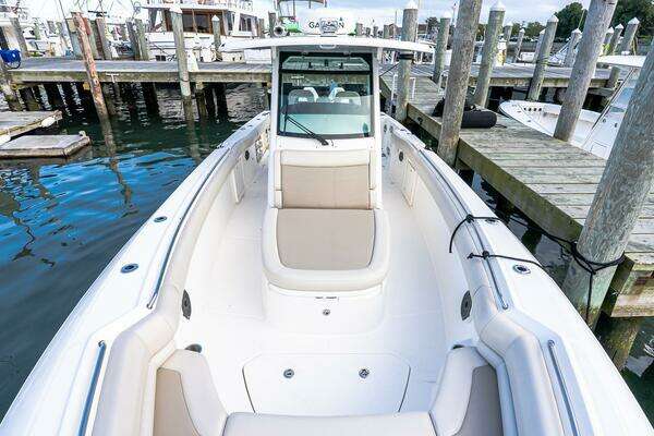 Boston Whaler 330 Outrage Yacht For Sale