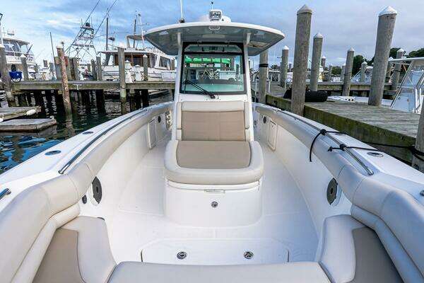 Boston Whaler 330 Outrage Yacht For Sale