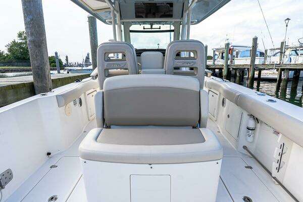 Boston Whaler 330 Outrage Yacht For Sale