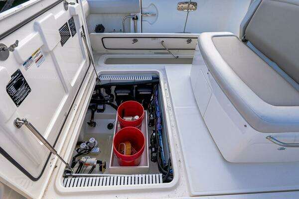 Boston Whaler 330 Outrage Yacht For Sale