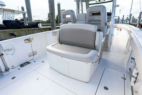Boston Whaler 330 Outrage Yacht For Sale