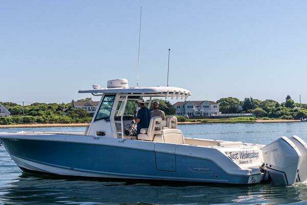 Boston Whaler 330 Outrage Yacht For Sale