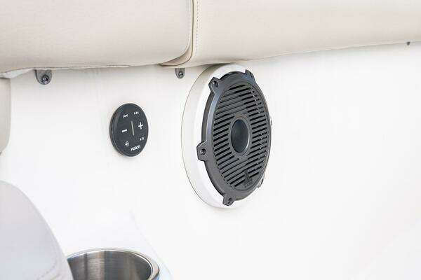 Boston Whaler 330 Outrage Yacht For Sale