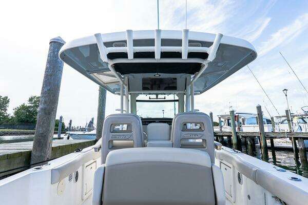 Boston Whaler 330 Outrage Yacht For Sale