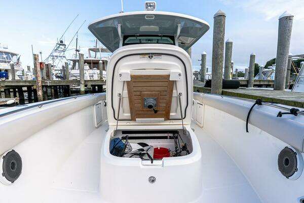 Boston Whaler 330 Outrage Yacht For Sale