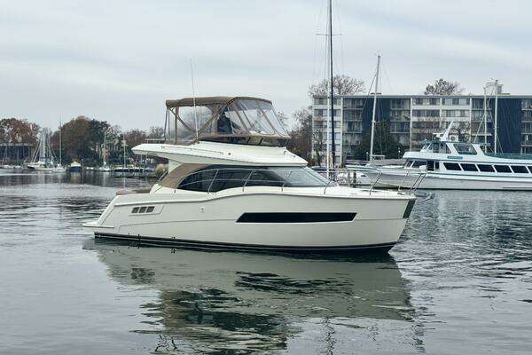 Carver C34 Command Bridge Yacht For Sale