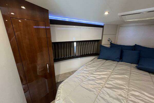 Carver C34 Command Bridge Yacht For Sale