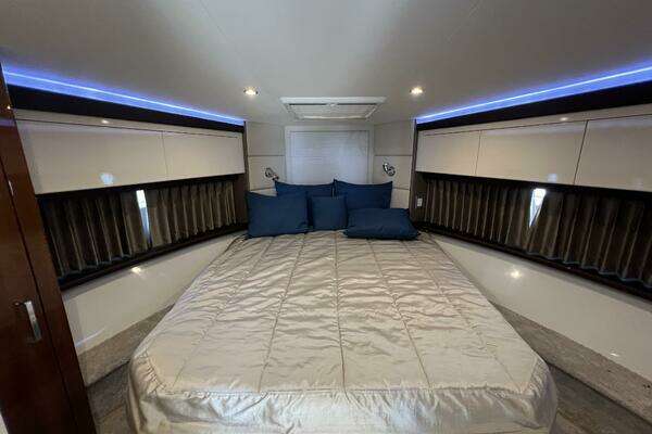 Carver C34 Command Bridge Yacht For Sale