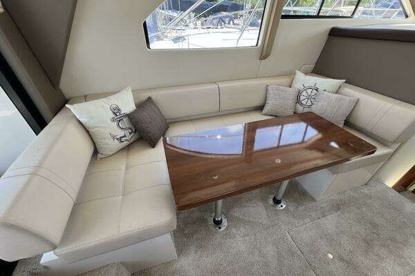Carver C34 Command Bridge Yacht For Sale