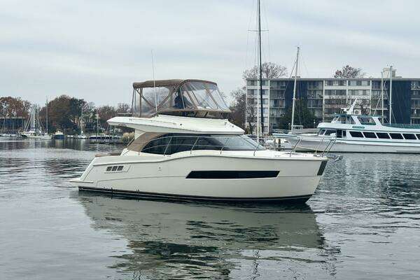 Carver C34 Command Bridge Yacht For Sale