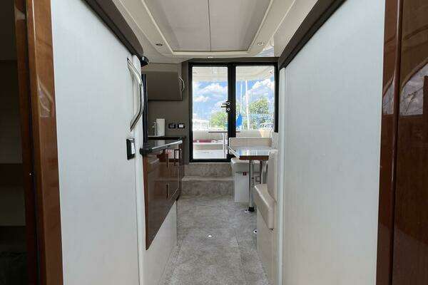 Carver C34 Command Bridge Yacht For Sale
